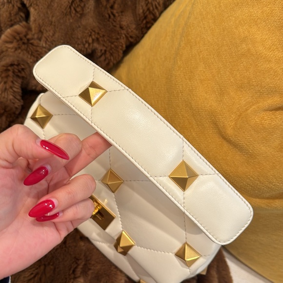 Valentino Roman Stud shoulder Handbag - Picture 2 of 11